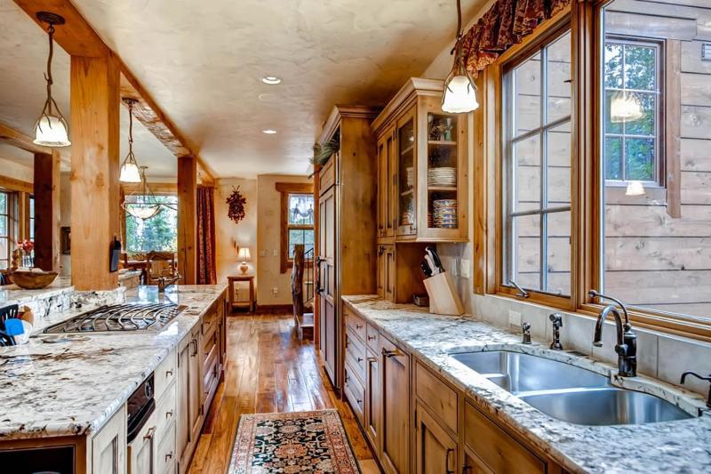 Hatari Lodge Huge Custom Home Walk to Gondola Great Amenities! - image 27