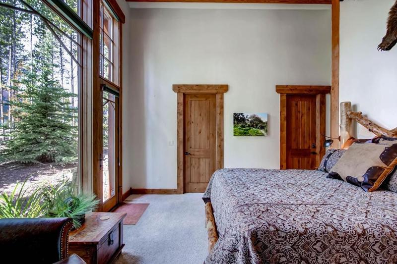 Hatari Lodge Huge Custom Home Walk to Gondola Great Amenities! - image 32