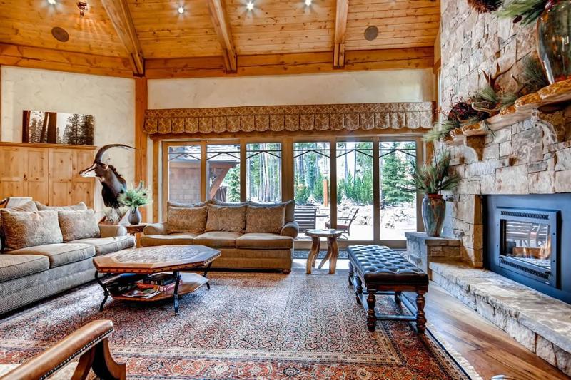 Hatari Lodge Huge Custom Home Walk to Gondola Great Amenities! - image 9