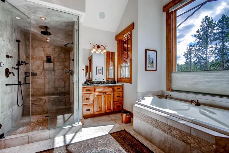 Hatari Lodge Huge Custom Home Walk to Gondola Great Amenities! - image 34
