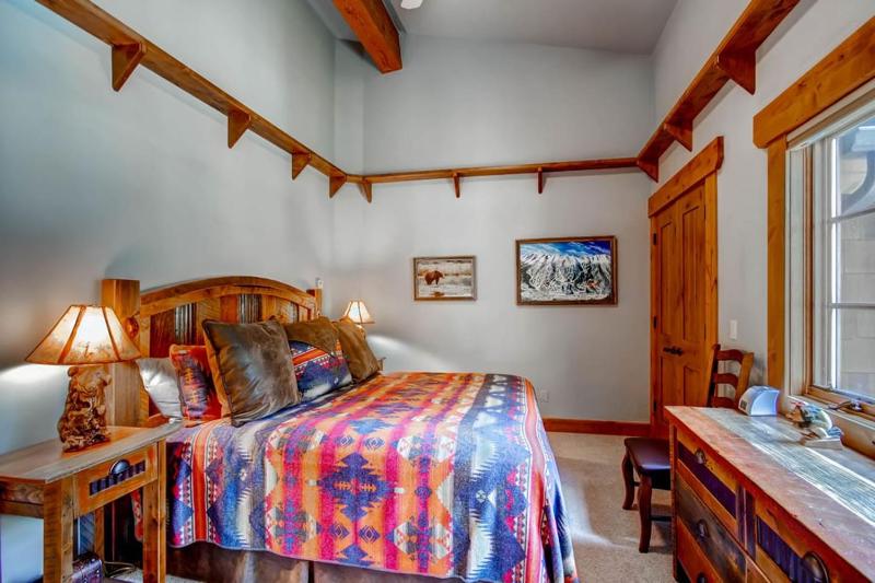 Hatari Lodge Huge Custom Home Walk to Gondola Great Amenities! - image 44
