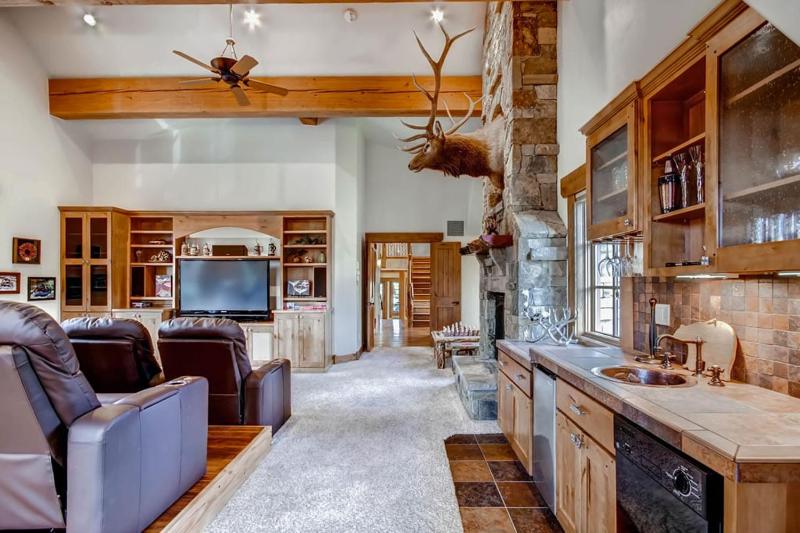 Hatari Lodge Huge Custom Home Walk to Gondola Great Amenities! - image 36