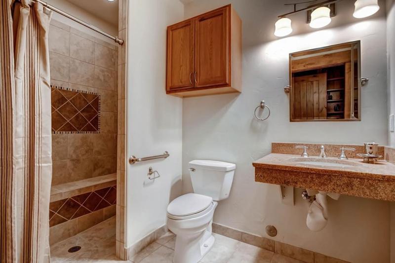 Hatari Lodge Huge Custom Home Walk to Gondola Great Amenities! - image 12