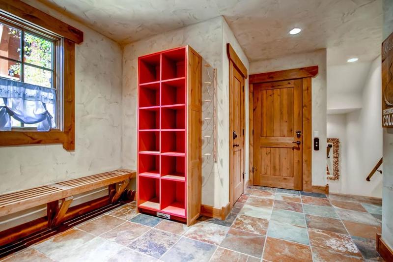 Hatari Lodge Huge Custom Home Walk to Gondola Great Amenities! - image 8