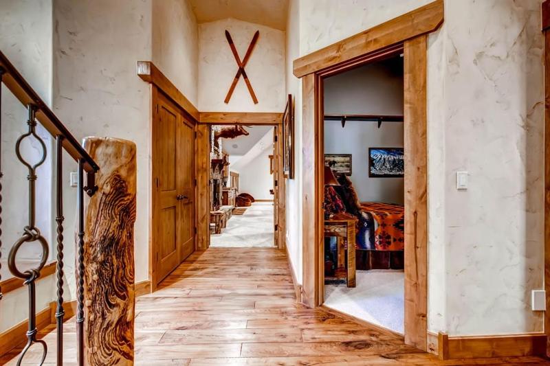 Hatari Lodge Huge Custom Home Walk to Gondola Great Amenities! - image 40
