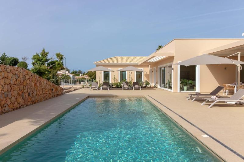 Villa Dolcevita Modern Villa with Private Pool BBQ Near Carvoeiro - image 5