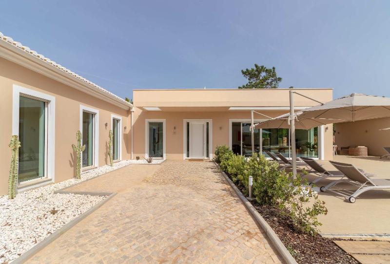 Villa Dolcevita Modern Villa with Private Pool BBQ Near Carvoeiro - image 11