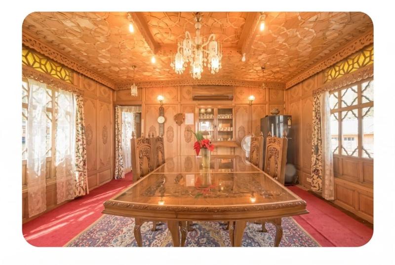 The Martin's Houseboat - image 8