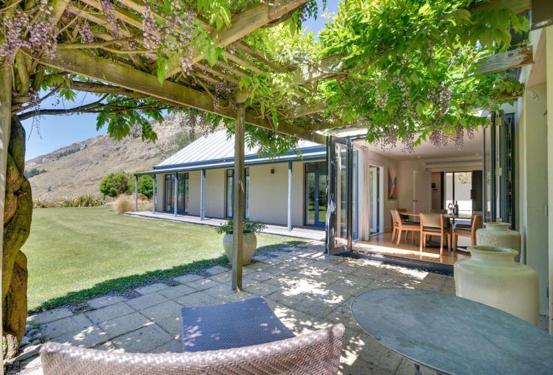 Art on Point Peaceful and Spacious Shotover Canyon - image 41