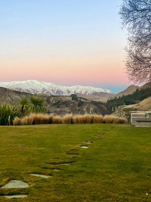 Art on Point Peaceful and Spacious Shotover Canyon - image 12