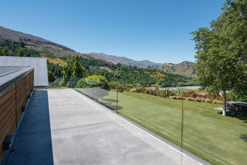 Art on Point Peaceful and Spacious Shotover Canyon - image 32