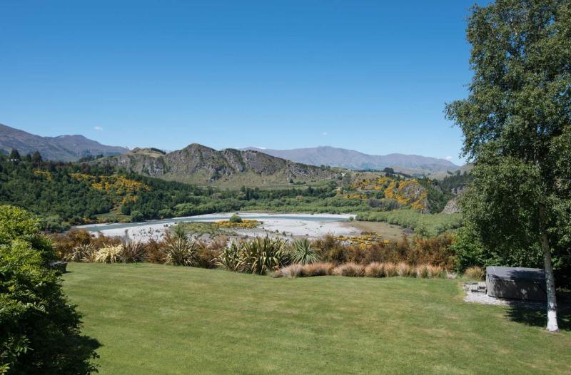 Art on Point Peaceful and Spacious Shotover Canyon - image 35