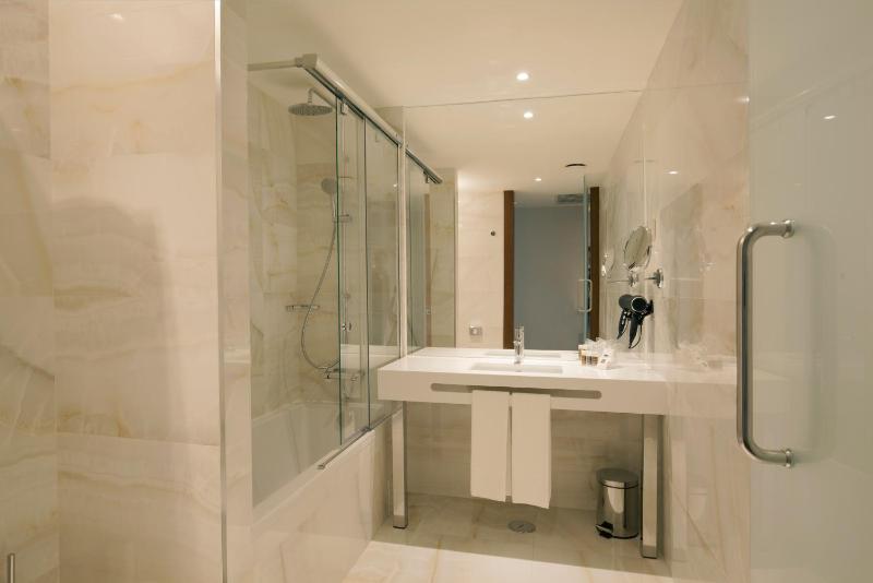 Superior Twin Room image 4