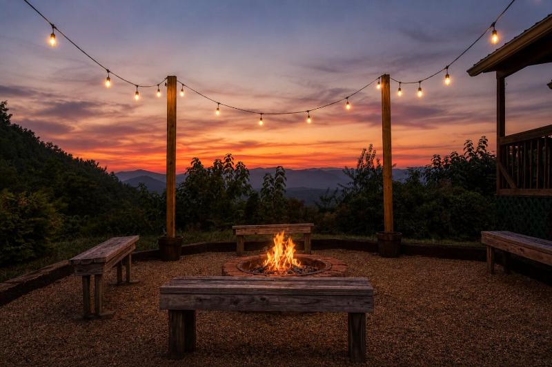 Breathtaking View Hot Tub Free Tickets Fire Pit WIFI!!! - image 47