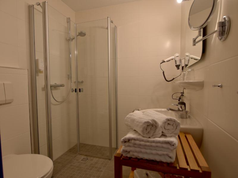 Standard Double Room image 3