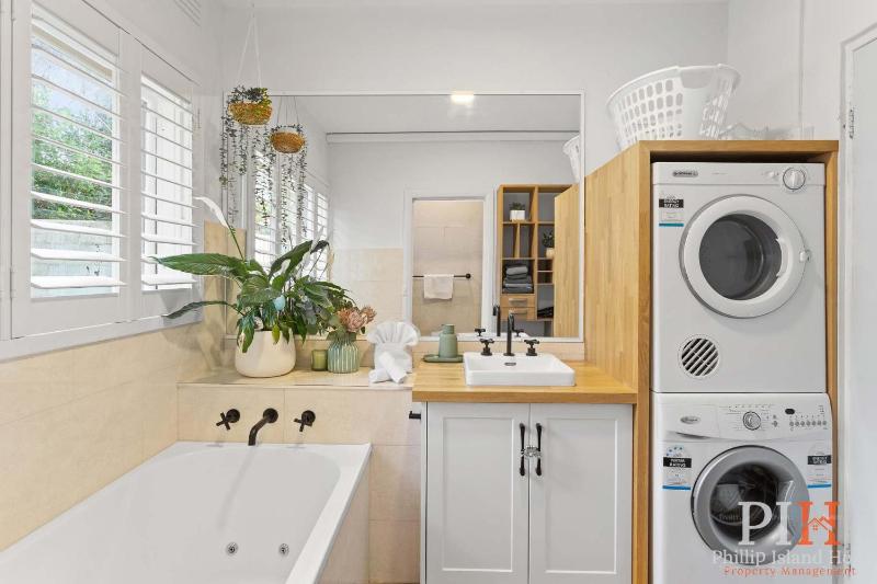 Oceanview Apartment in Heart of Cowes - image 13