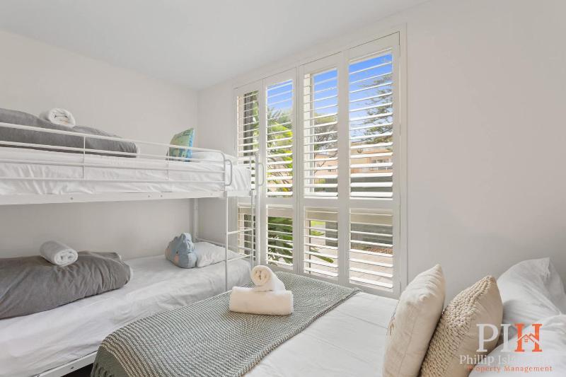 Oceanview Apartment in Heart of Cowes - image 8