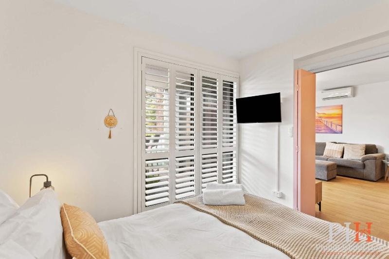 Oceanview Apartment in Heart of Cowes - image 18