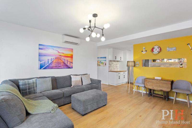 Oceanview Apartment in Heart of Cowes - image 17