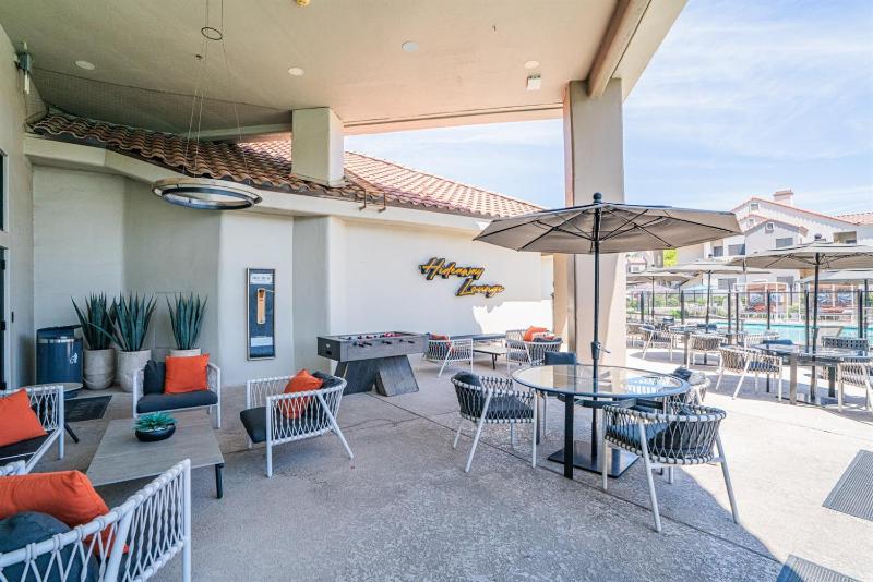 Walk to Kierland Heated pool Dining Shopping - image 12
