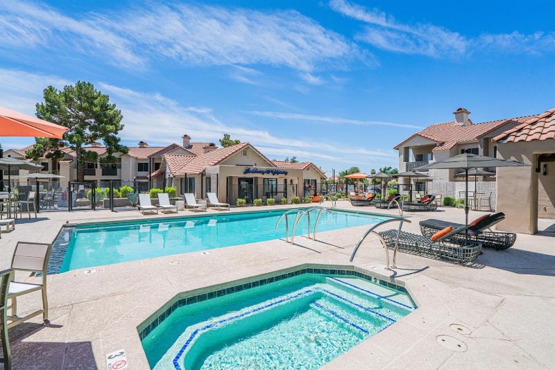 2BR TPC Retreat Near Mayo Clinic & Desert Ridge - image 13