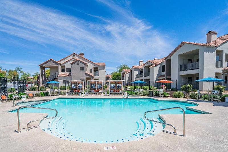 Sleek 2BR Workcation Suite near Kierland District H2272 - image 15