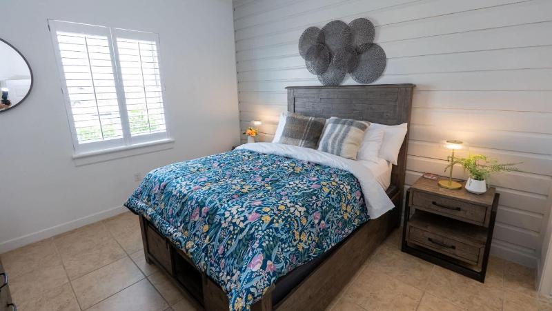 New 2BR - Pool Patio - Bunk Beds - 1st Floor apts - image 18