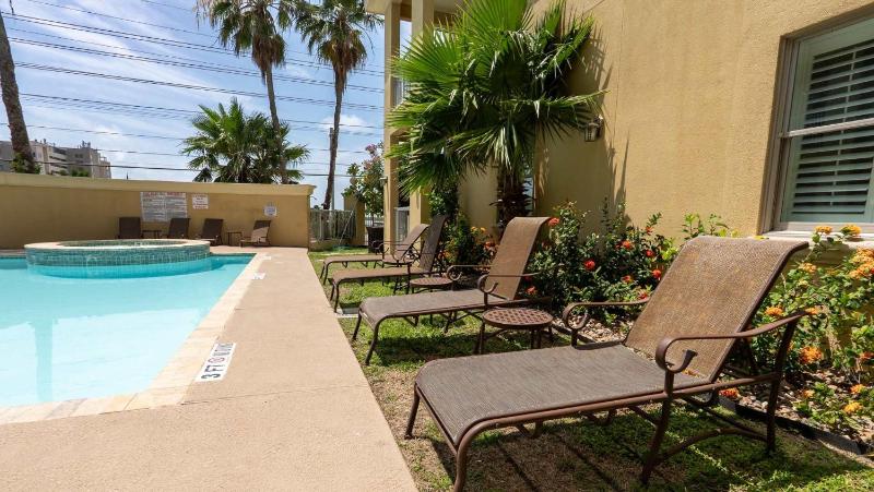 New 2BR - Pool Patio - Bunk Beds - 1st Floor apts - image 26