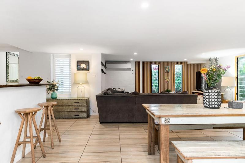 Jimmy's Beach House - image 8
