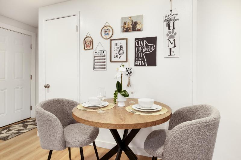 STAYOO SUITES | Seattle Secret Garden - image 8