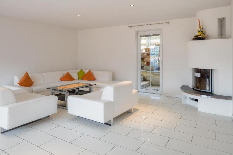 Deluxe Apartment with Balcony image 2