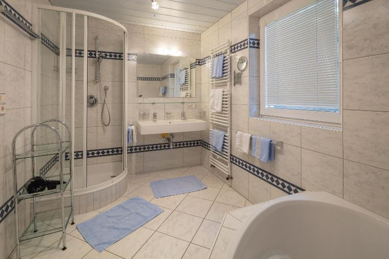 Deluxe Apartment with Balcony image 2