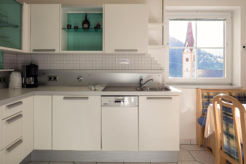 Deluxe Apartment with Balcony image 3