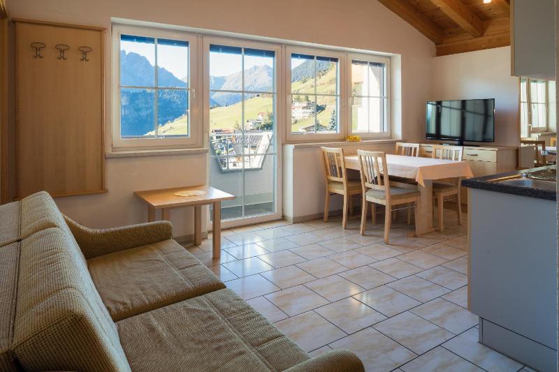 Classic Apartment with Balcony image 2