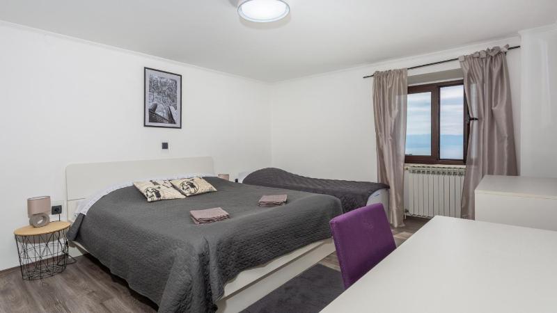 Apartment Dasa with pool by Villas Guide - image 6