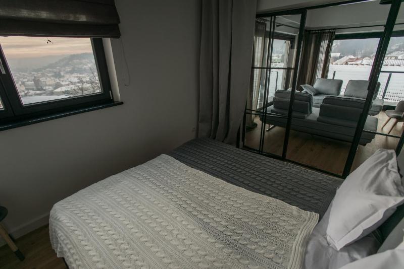 Apartment with Mountain View image 2
