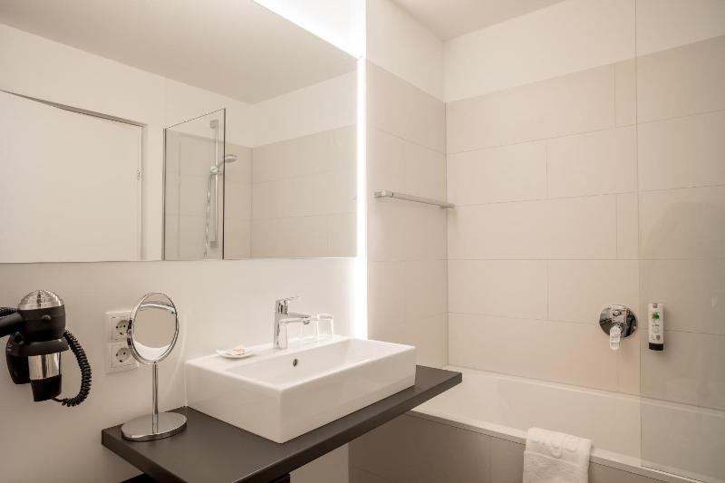 Double Room M with Balcony image 1