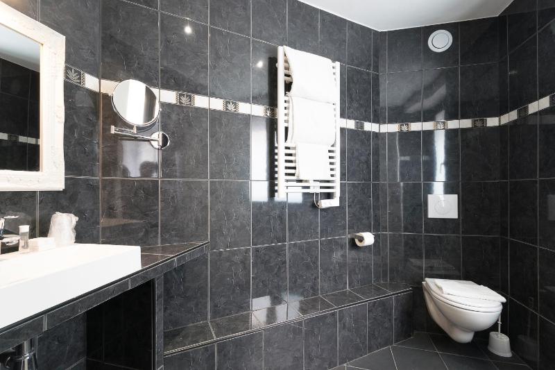 Double Room with Bath image 2