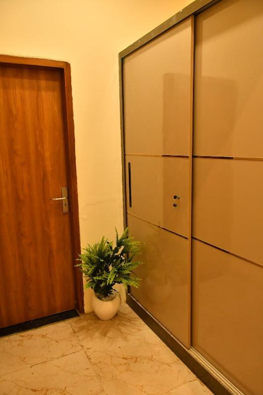 Cresta Luxury Home - image 14