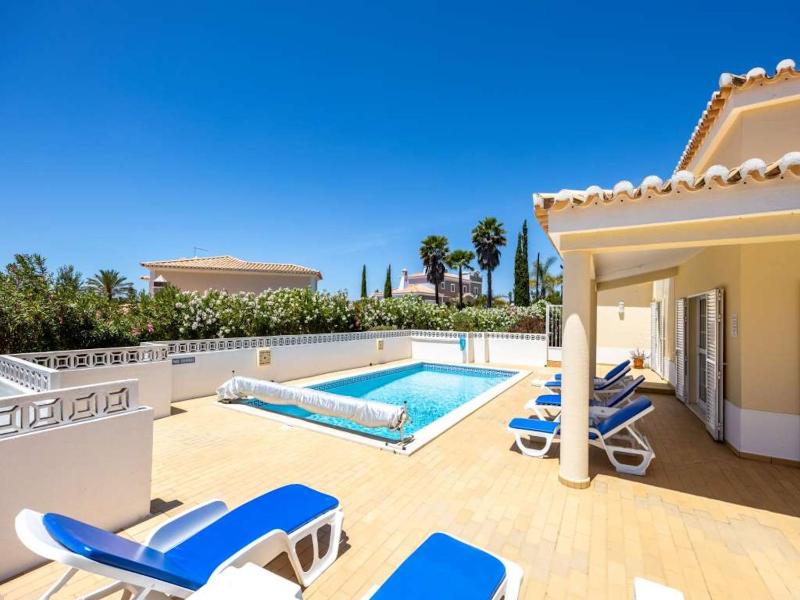 Spacious Carvoeiro Villa Casa Jemb 3 Bedrooms Great Pool Area - image 15