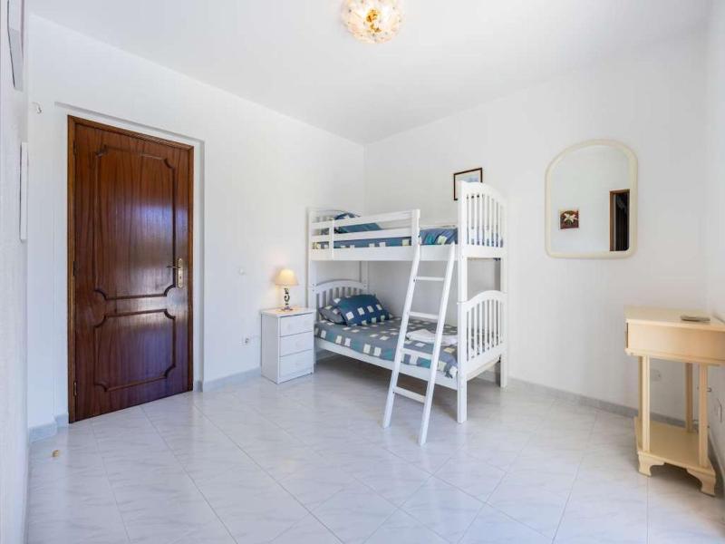 Spacious Carvoeiro Villa Casa Jemb 3 Bedrooms Great Pool Area - image 25