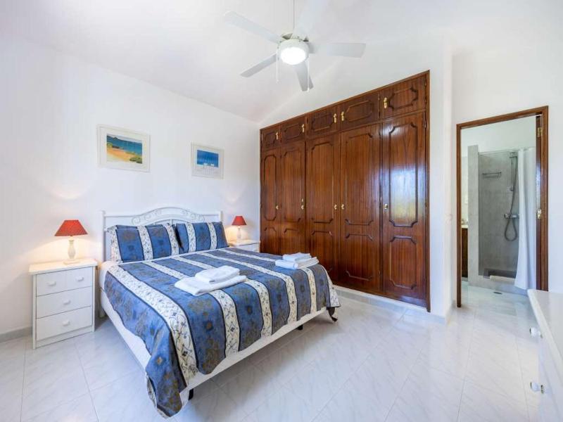 Spacious Carvoeiro Villa Casa Jemb 3 Bedrooms Great Pool Area - image 6