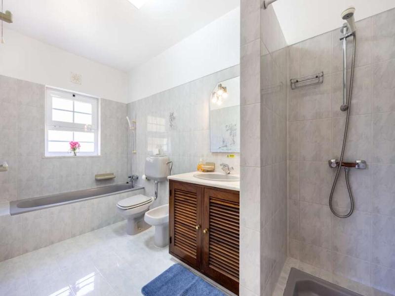 Spacious Carvoeiro Villa Casa Jemb 3 Bedrooms Great Pool Area - image 10