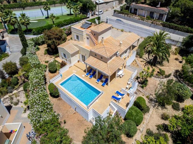 Spacious Carvoeiro Villa Casa Jemb 3 Bedrooms Great Pool Area - image 9