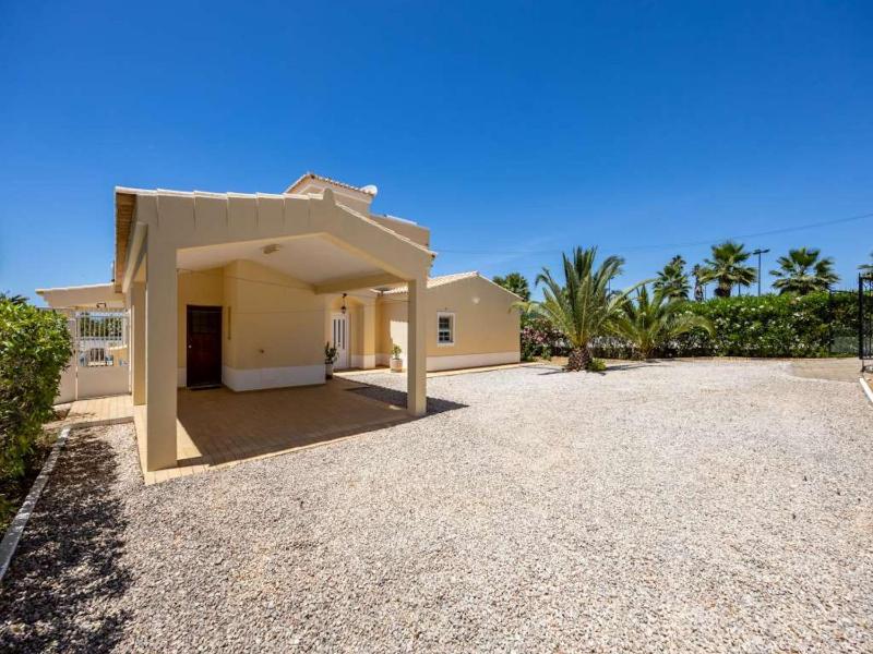 Spacious Carvoeiro Villa Casa Jemb 3 Bedrooms Great Pool Area - image 24