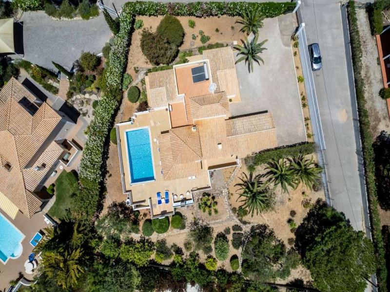 Spacious Carvoeiro Villa Casa Jemb 3 Bedrooms Great Pool Area - image 13