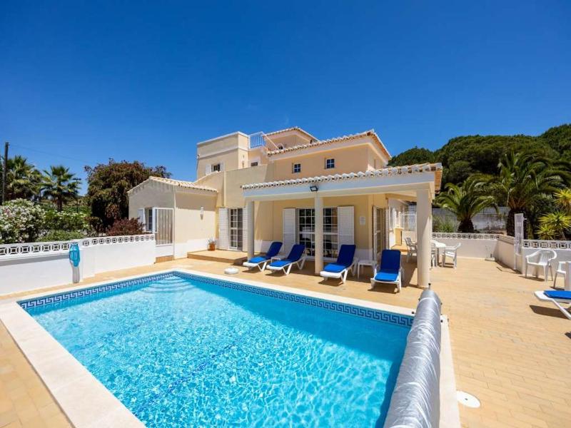 Spacious Carvoeiro Villa Casa Jemb 3 Bedrooms Great Pool Area - image 23