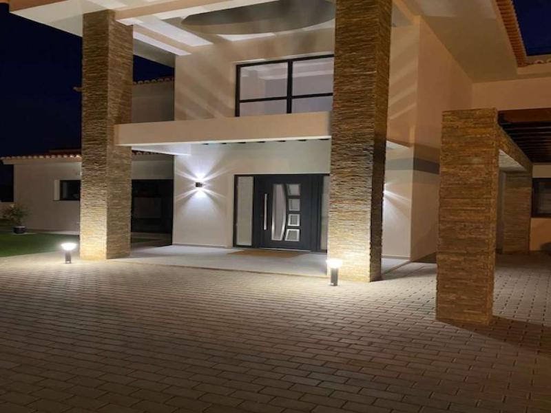 Contemporary Carvoeiro Villa 4 Bedrooms Villa Bonita Balcony Sea Views - image 7