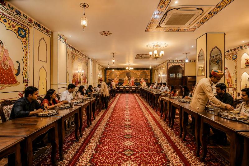 Sahibs Royal - Near Taj Mahal - image 4