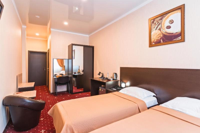 Standard Twin Room image 2
